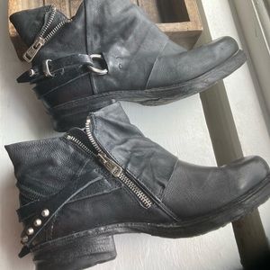 - A.S.98 boots - 1” heel size 40 uk  =. 9-9.5 US